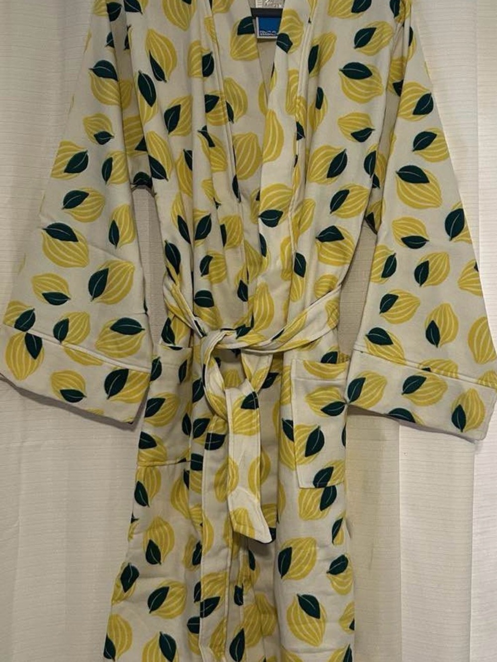 Room Essentials White Robe with Yellow Lemon & Green Leaf Print - Picture 2 of 5